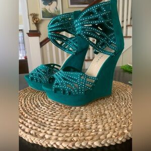 KELLY GREEN STATEMENT WEDGE HEELS WITH BLING STONES JEWELS